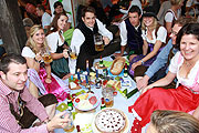 Picknik unterm Chinaturm (©Foto: MartiN Schmitz)
